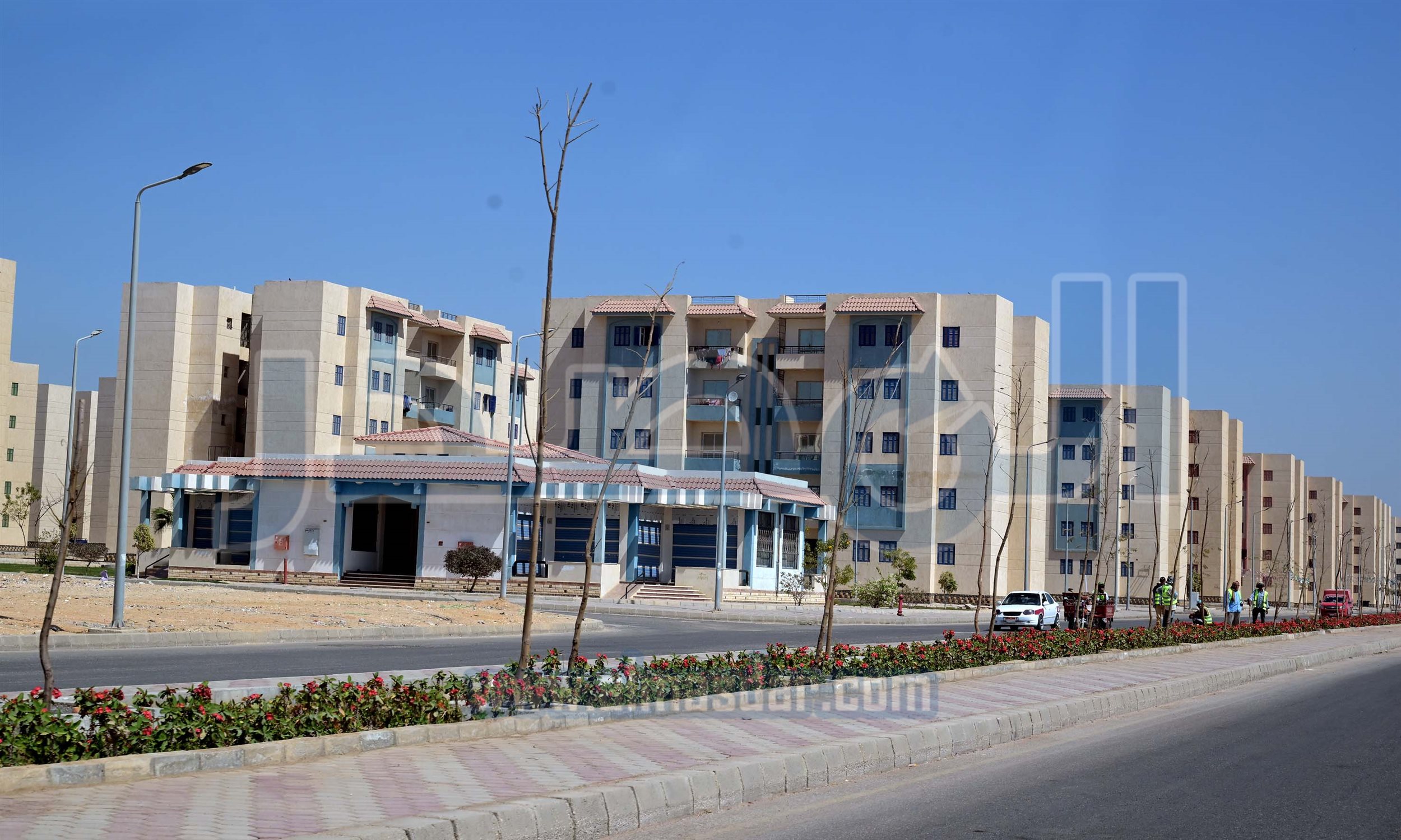 مدبولي يسلم عقود وحدات سكنية ضمن مبادرة سكن لكل المصريين