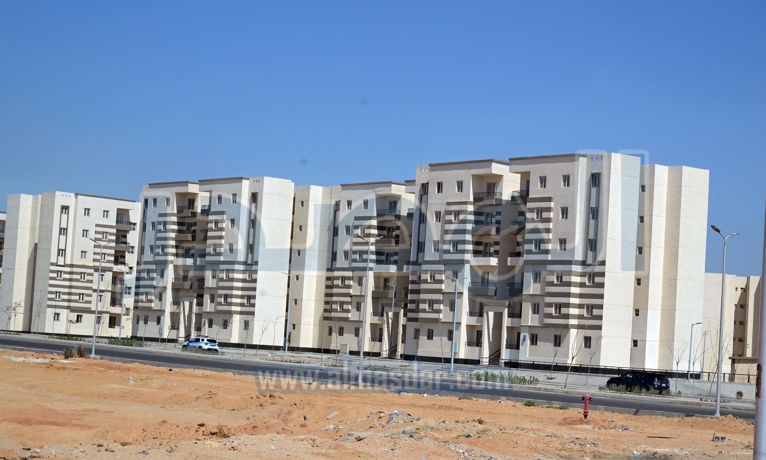 مدبولي يسلم عقود وحدات سكنية ضمن مبادرة سكن لكل المصريين