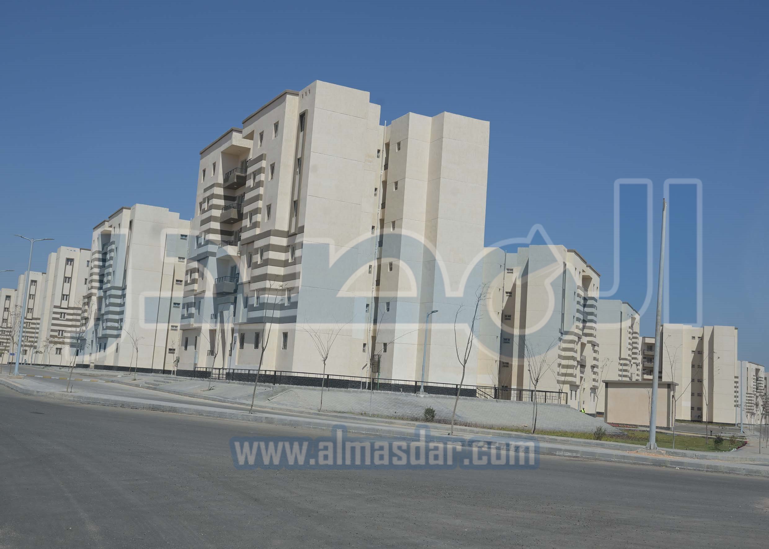 مدبولي يسلم عقود وحدات سكنية ضمن مبادرة سكن لكل المصريين