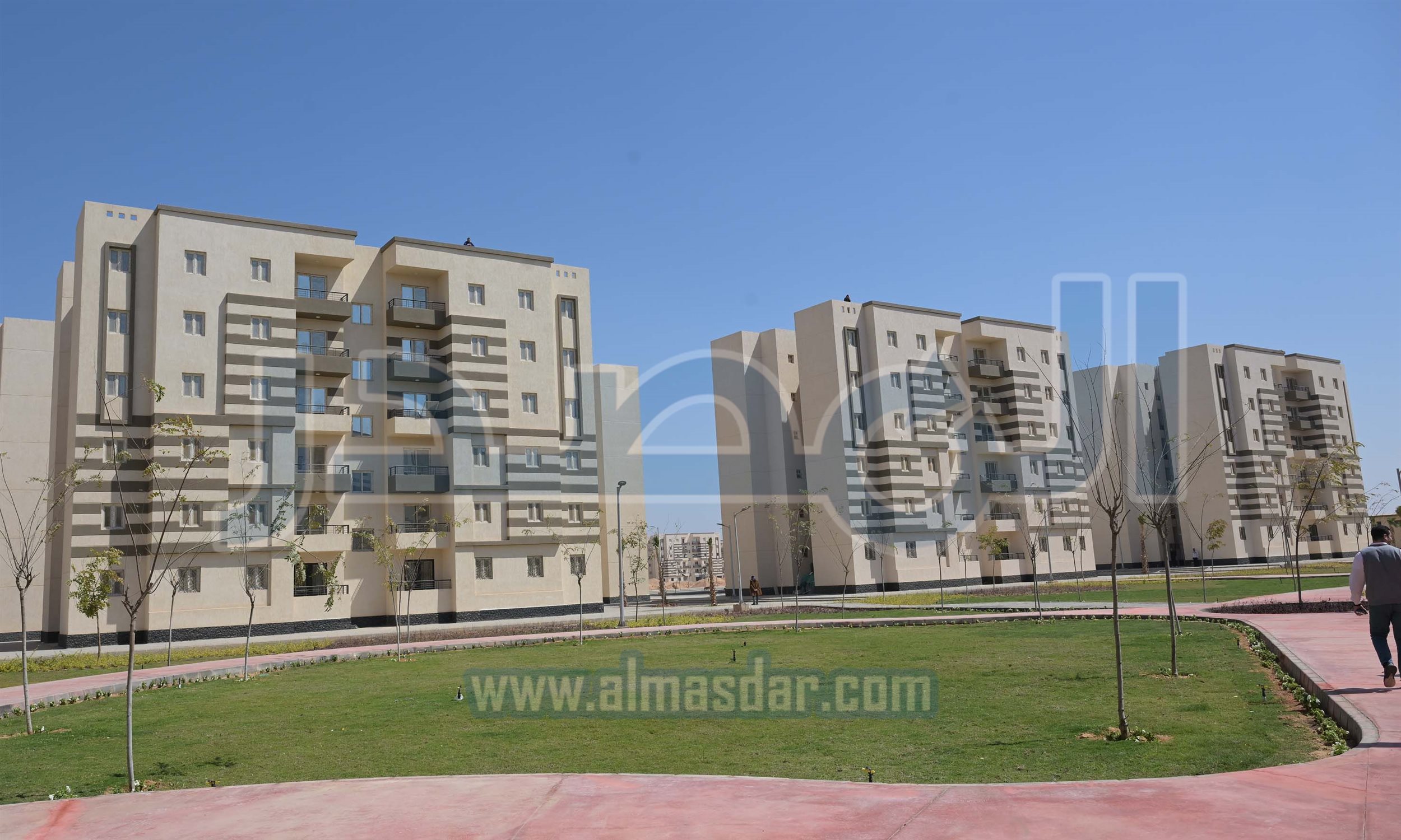 مدبولي يسلم عقود وحدات سكنية ضمن مبادرة سكن لكل المصريين