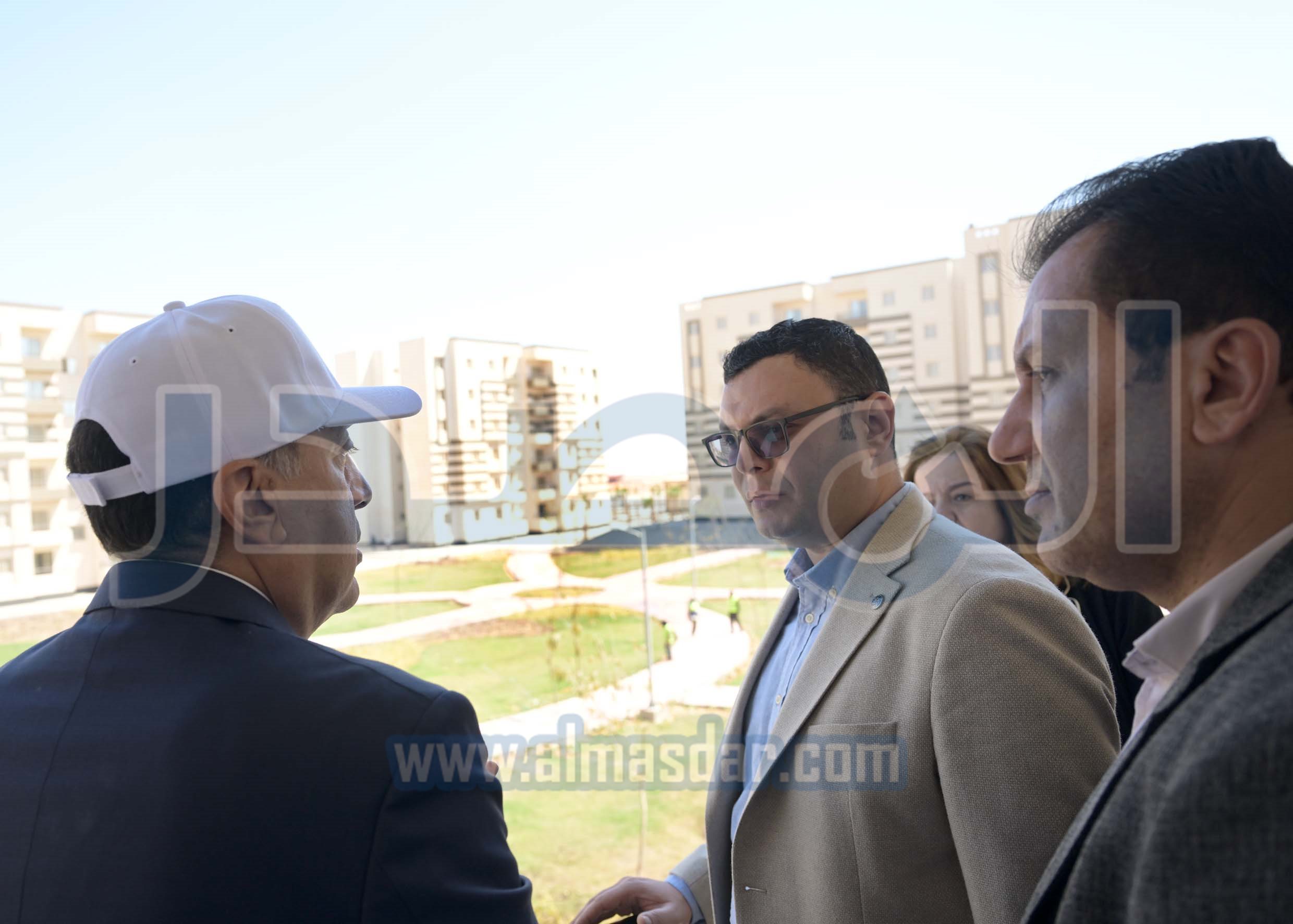 مدبولي يسلم عقود وحدات سكنية ضمن مبادرة سكن لكل المصريين