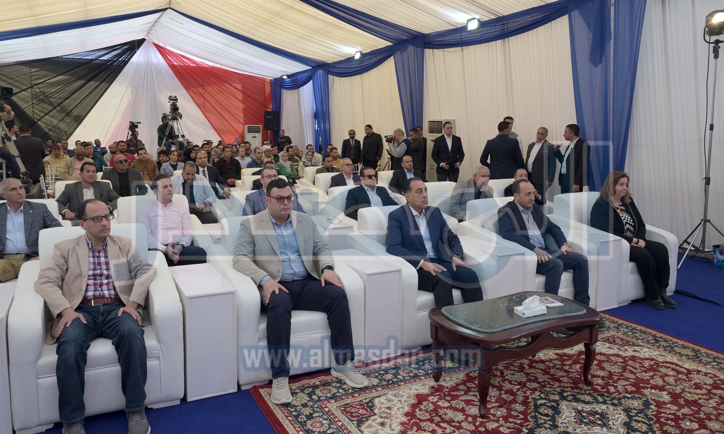 مدبولي يسلم عقود وحدات سكنية ضمن مبادرة سكن لكل المصريين