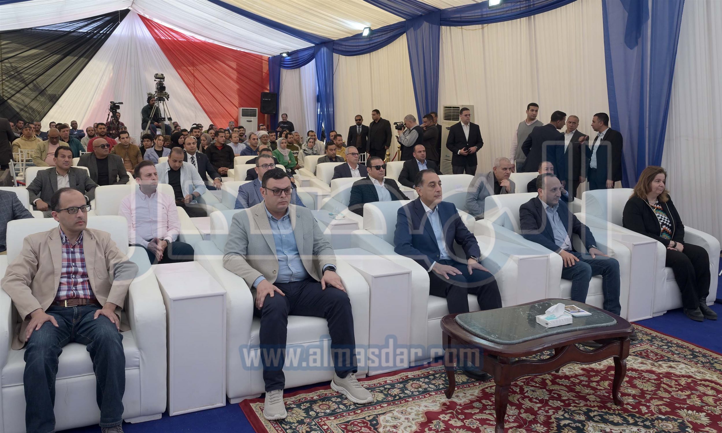 مدبولي يسلم عقود وحدات سكنية ضمن مبادرة سكن لكل المصريين