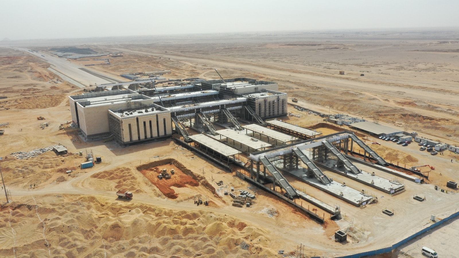 وزير النقل يتفقد مشروع الخط الأول من شبكة القطار الكهربائي