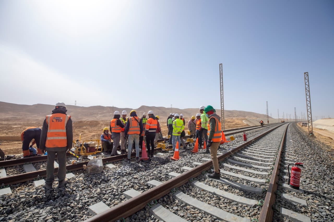وزير النقل يتفقد مشروع الخط الأول من شبكة القطار الكهربائي