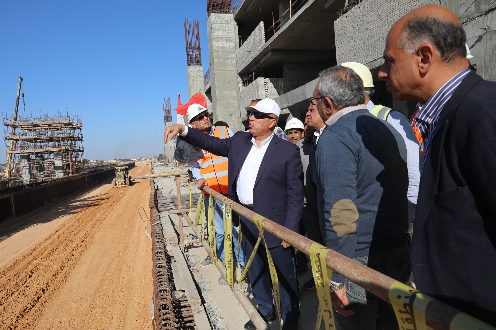 وزير النقل يتفقد مشروع الخط الأول من شبكة القطار الكهربائي