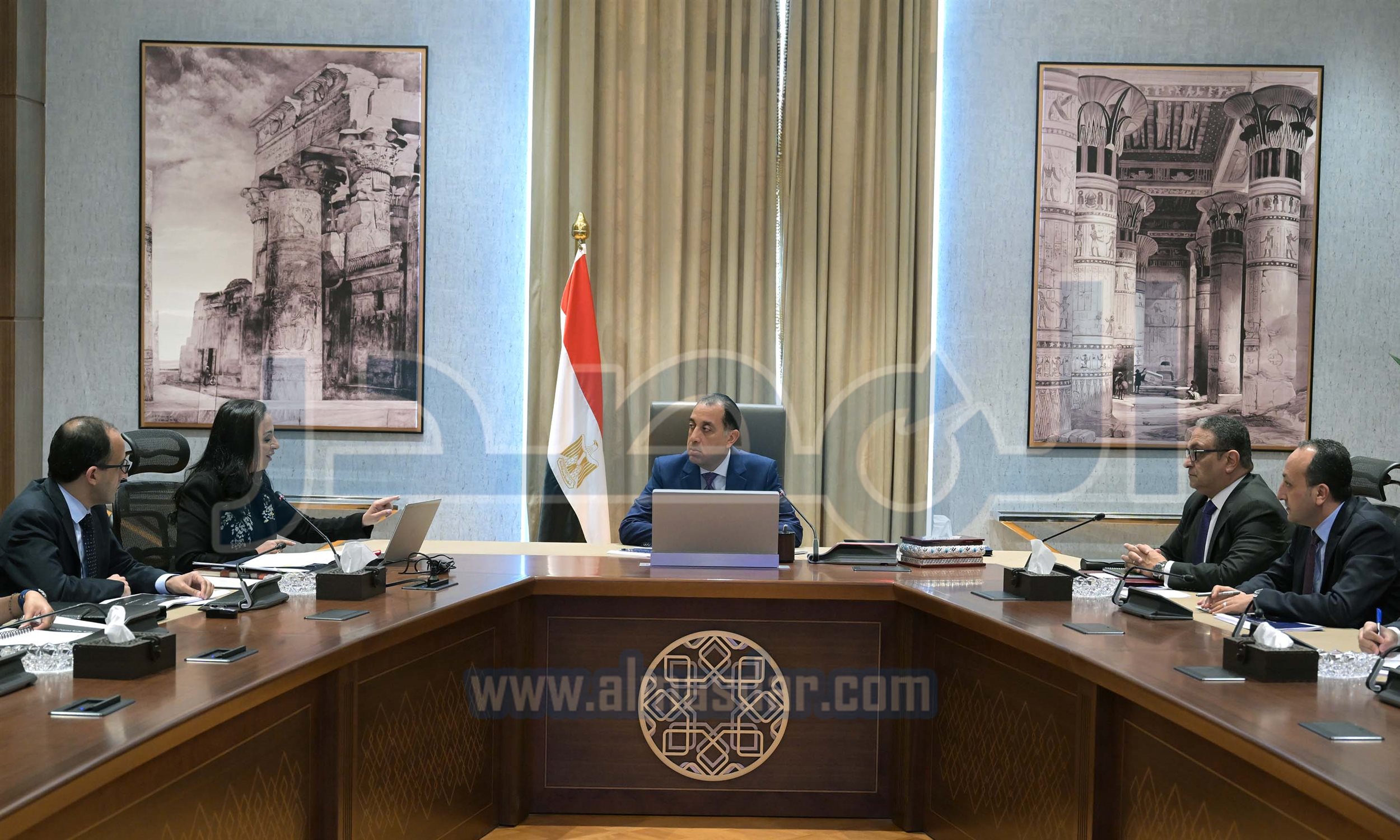 رئيس الوزراء في اجتماع مع وزيرة التضامن الاجتماعي
