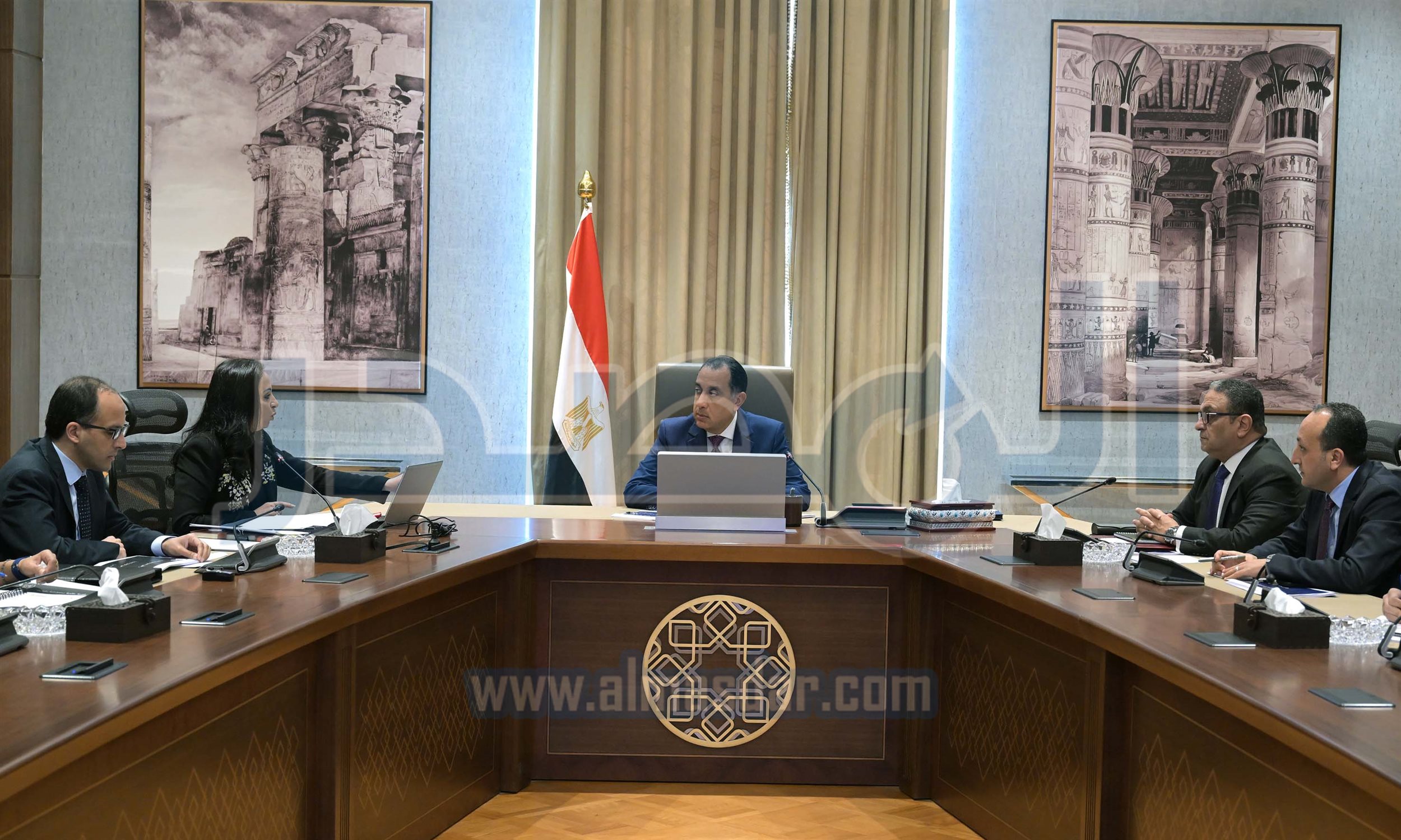 رئيس الوزراء في اجتماع مع وزيرة التضامن الاجتماعي