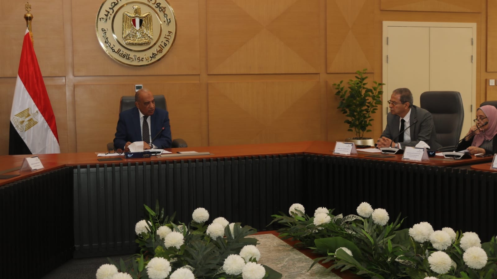 عصمت يجتمع مع رئيس الشركة القابضة والمصرية لنقل الكهرباء