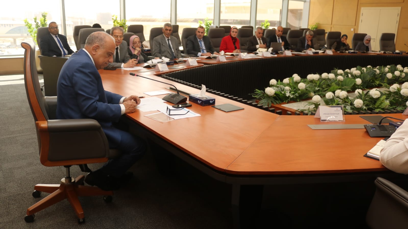 عصمت يجتمع مع رئيس الشركة القابضة والمصرية لنقل الكهرباء