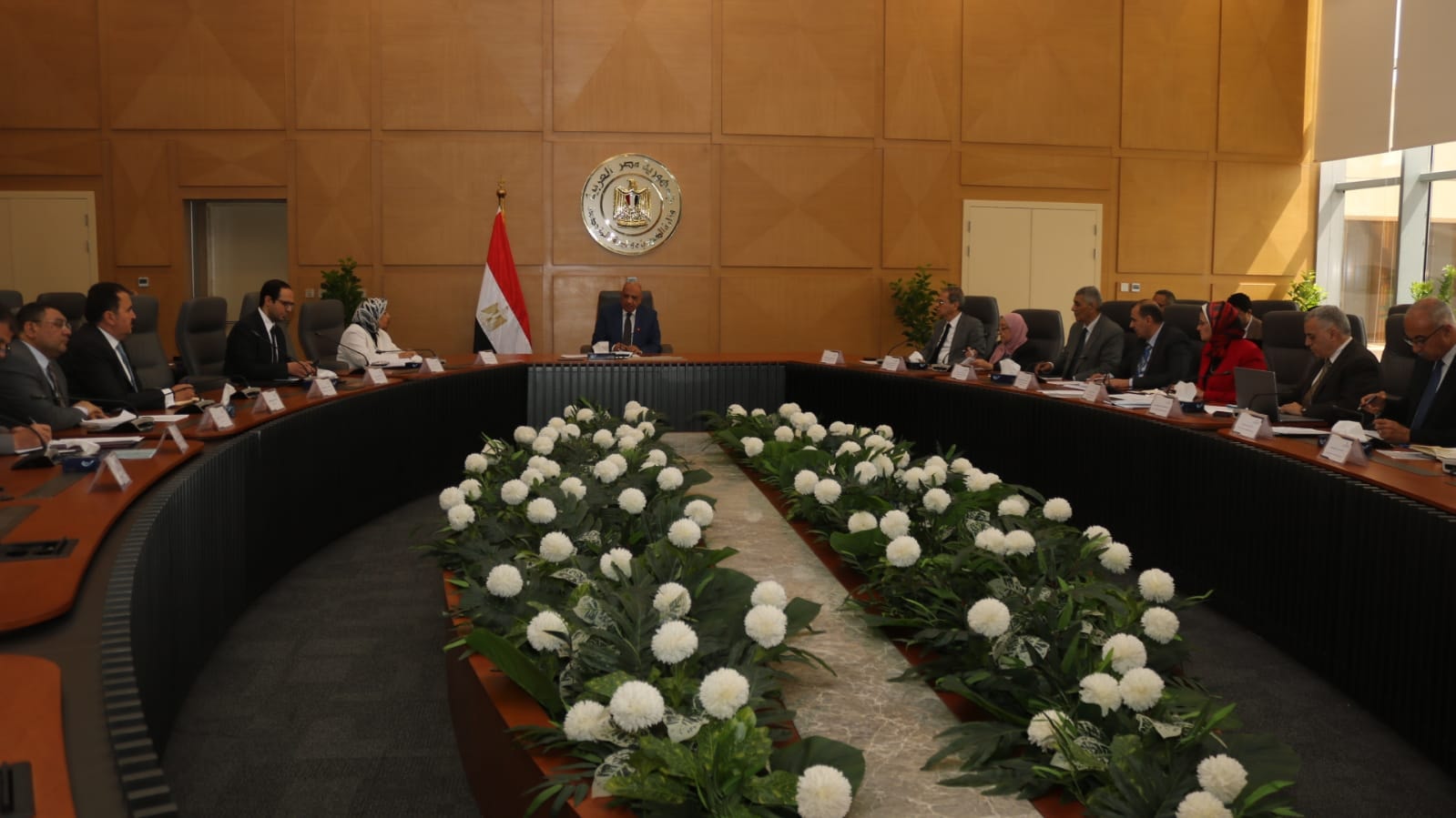 عصمت يجتمع مع رئيس الشركة القابضة والمصرية لنقل الكهرباء