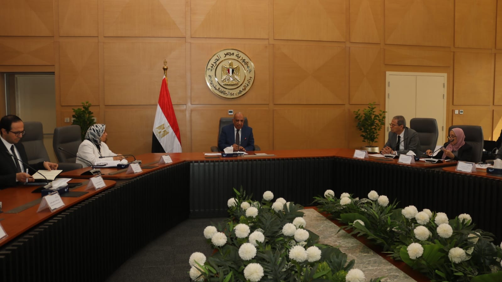 عصمت يجتمع مع رئيس الشركة القابضة والمصرية لنقل الكهرباء