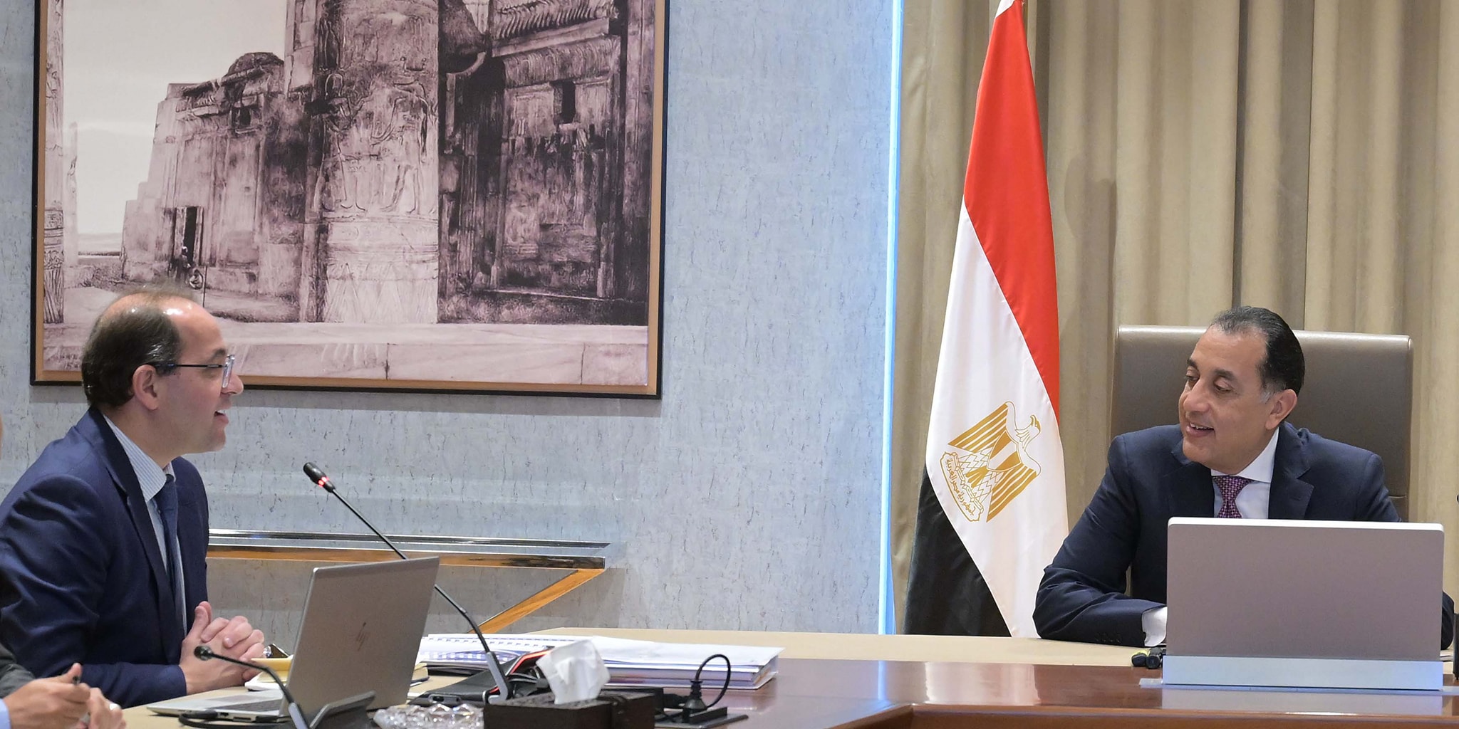 رئيس الوزراء يلتقي وزير المالية