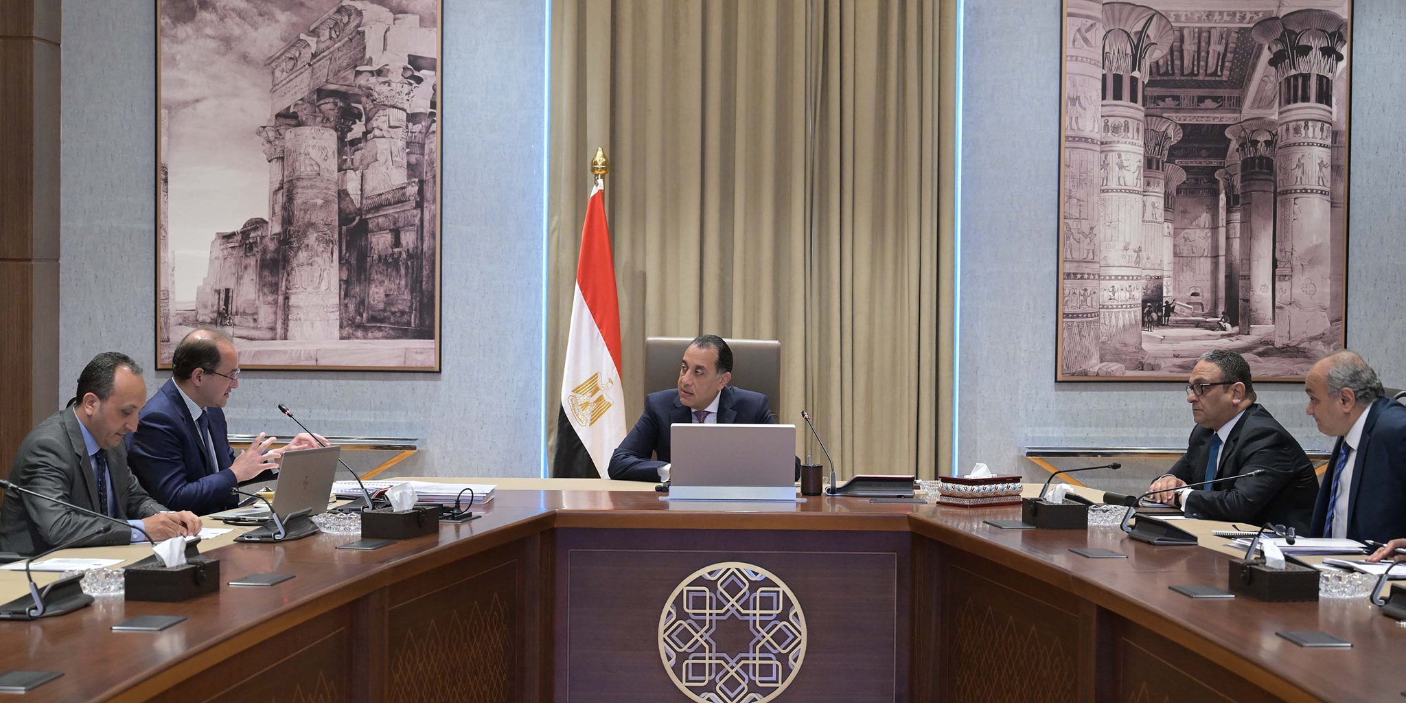 رئيس الوزراء يلتقي وزير المالية