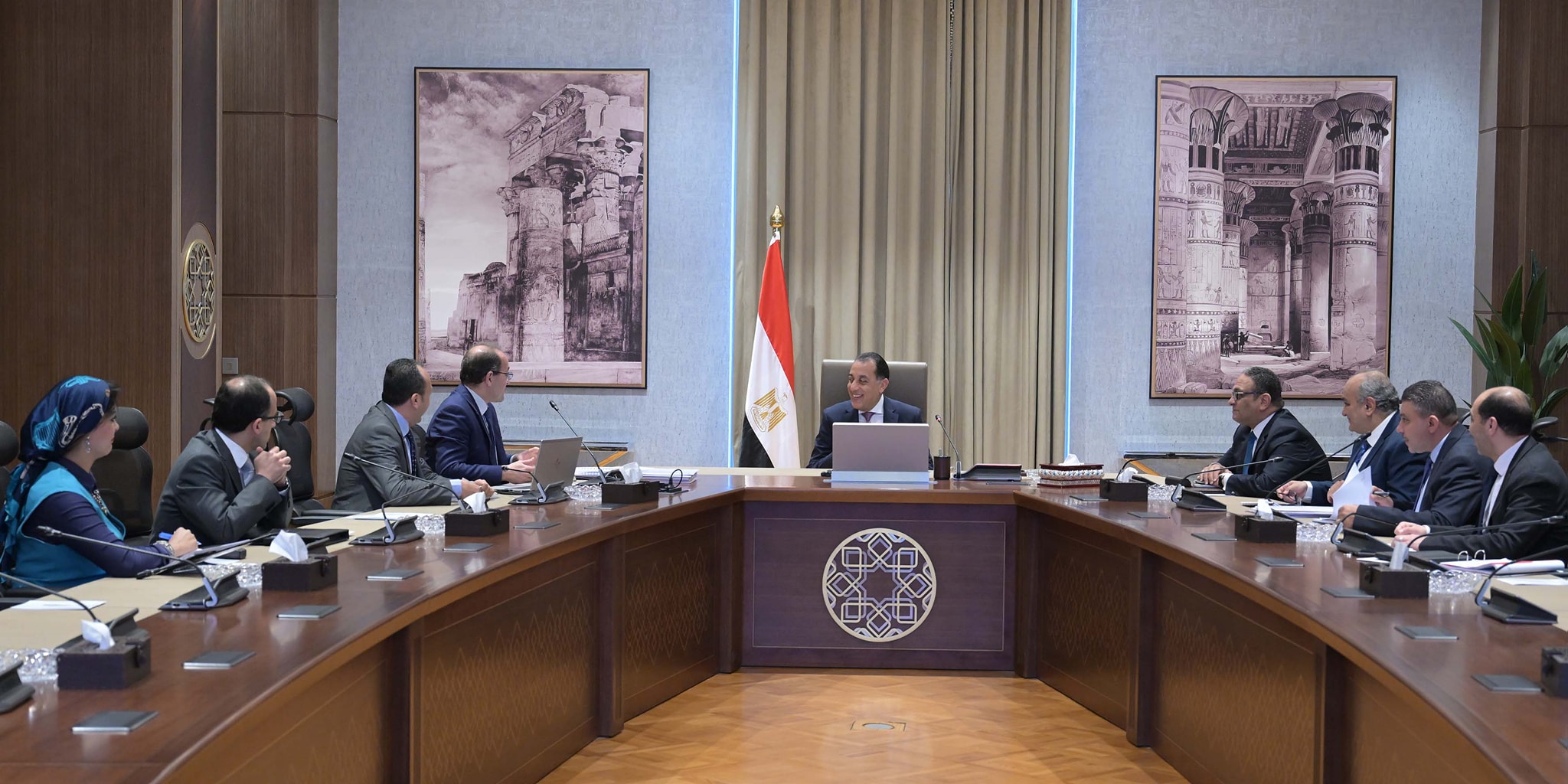 رئيس الوزراء يلتقي وزير المالية