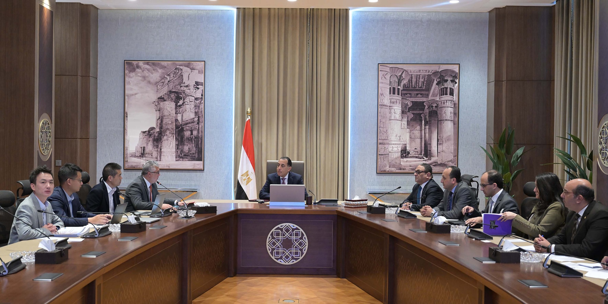مدبولي يجتمع مع رئيس شركة سينجين نيو كيبينج ووليد جمال الدين