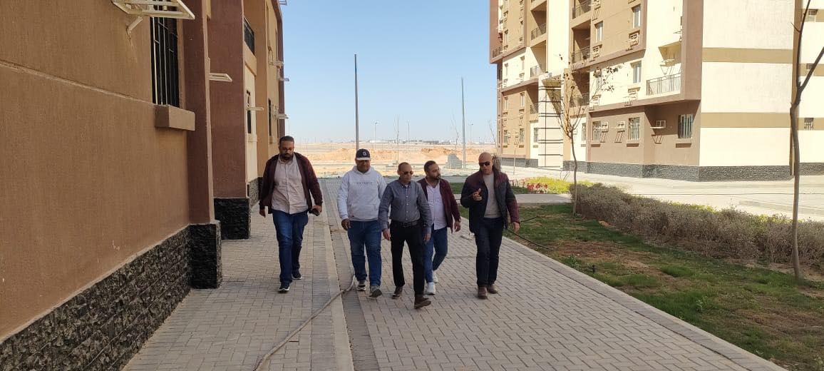 وزير الإسكان يُتابع الموقف التنفيذي للمشروعات السكنية