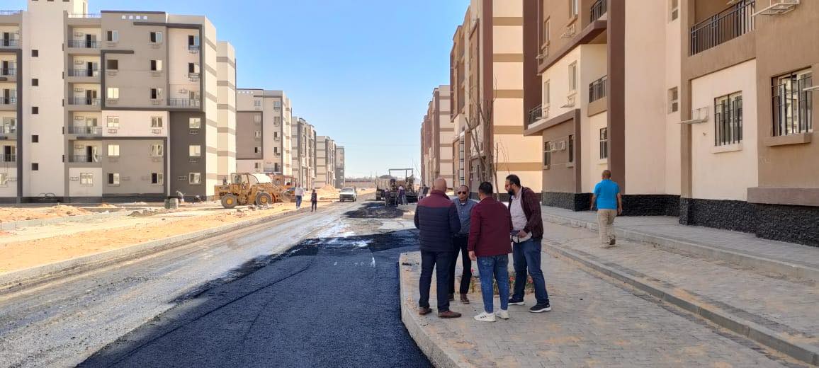 وزير الإسكان يُتابع الموقف التنفيذي للمشروعات السكنية