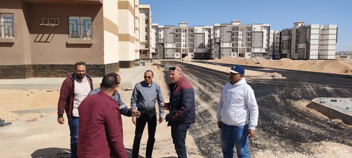 وزير الإسكان يُتابع الموقف التنفيذي للمشروعات السكنية