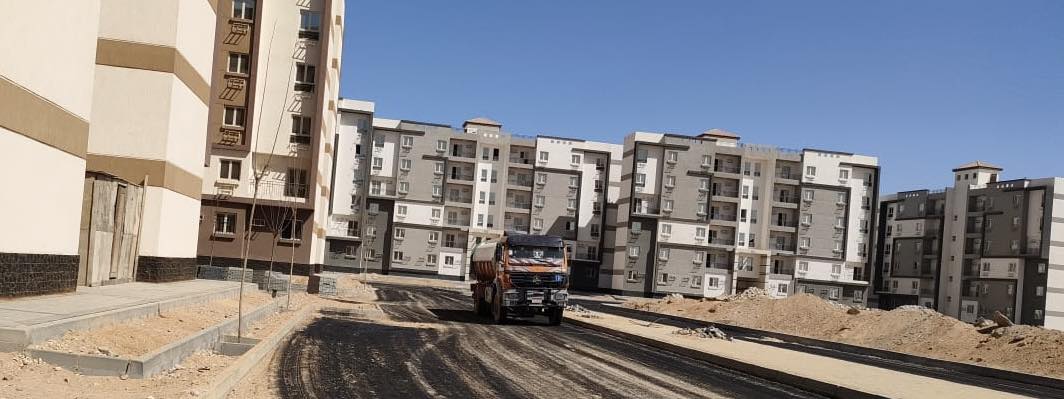 وزير الإسكان يُتابع الموقف التنفيذي للمشروعات السكنية
