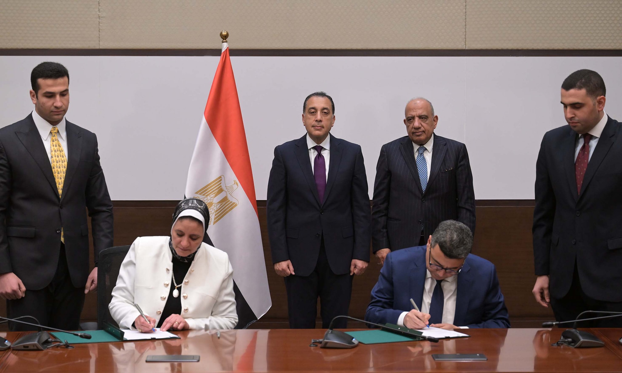 مدبولي يشهد توقيع مشروع إنشاء محطة رياح لإنتاج الكهرباء