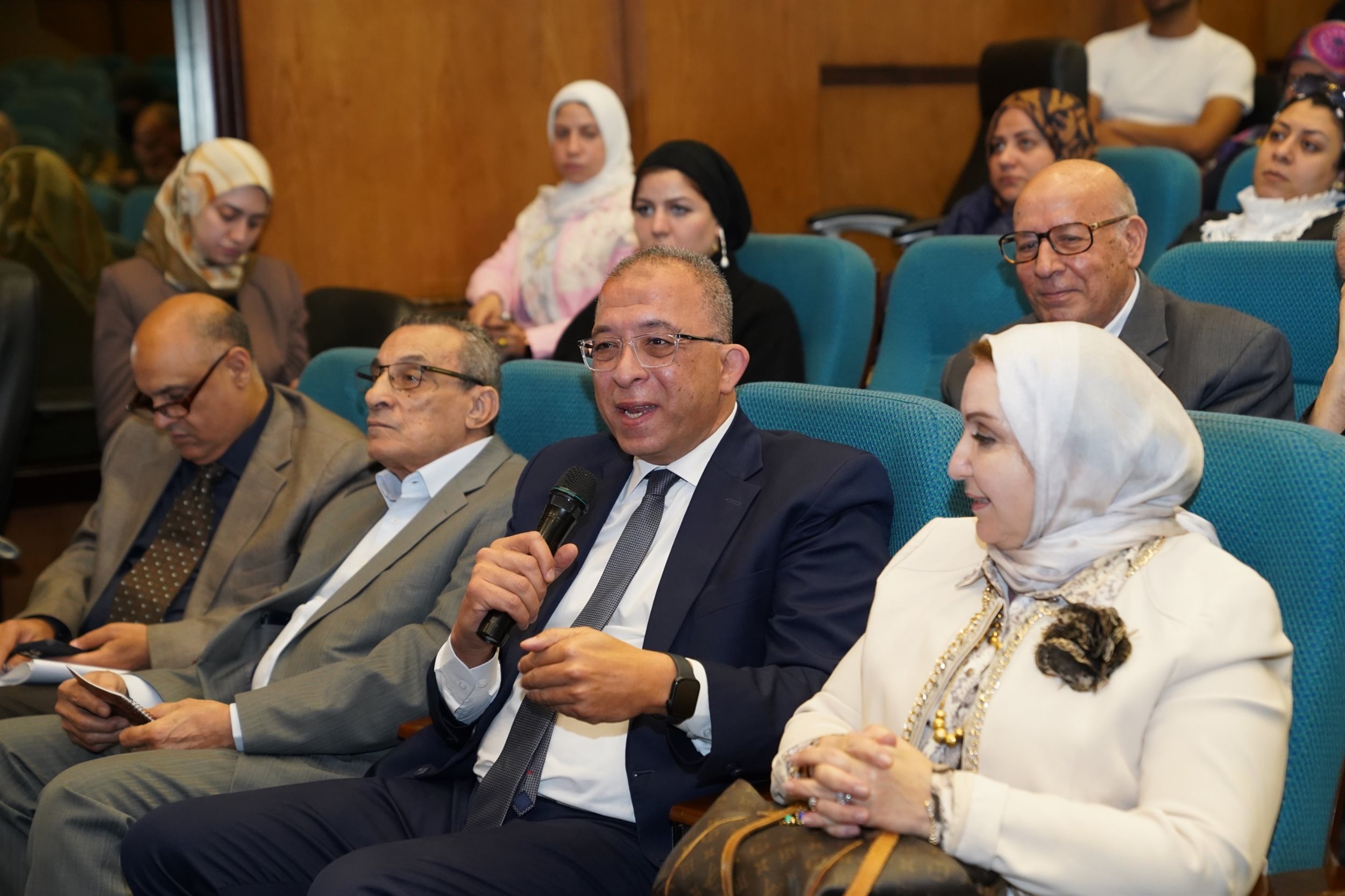 معهد التخطيط يعقد حلقة نقاشية حول آفاق تنمية قطاع السياحة