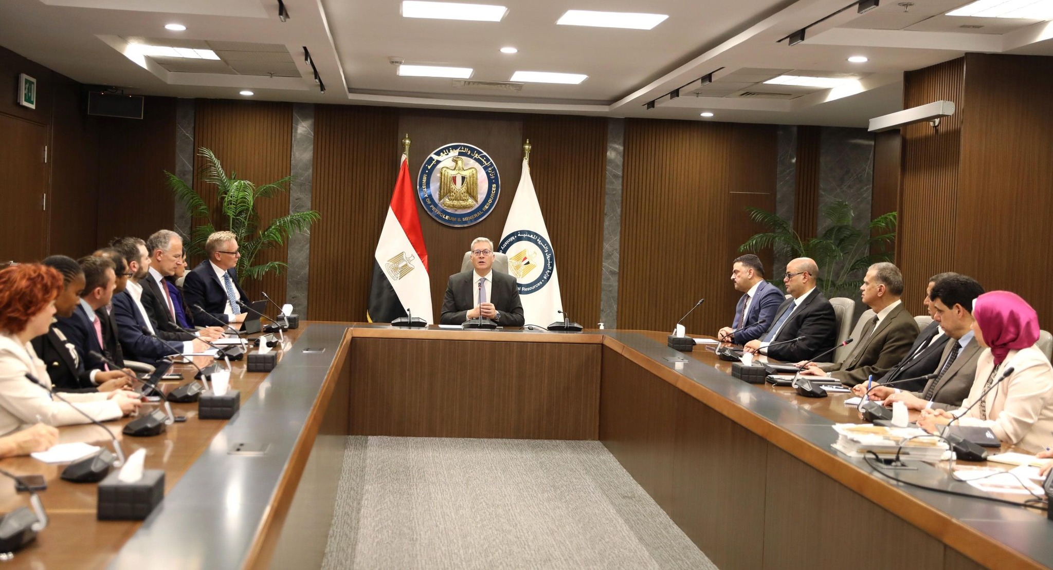 وزير البترول يلتقي وفد انجلوجولد اشانتي العالمية