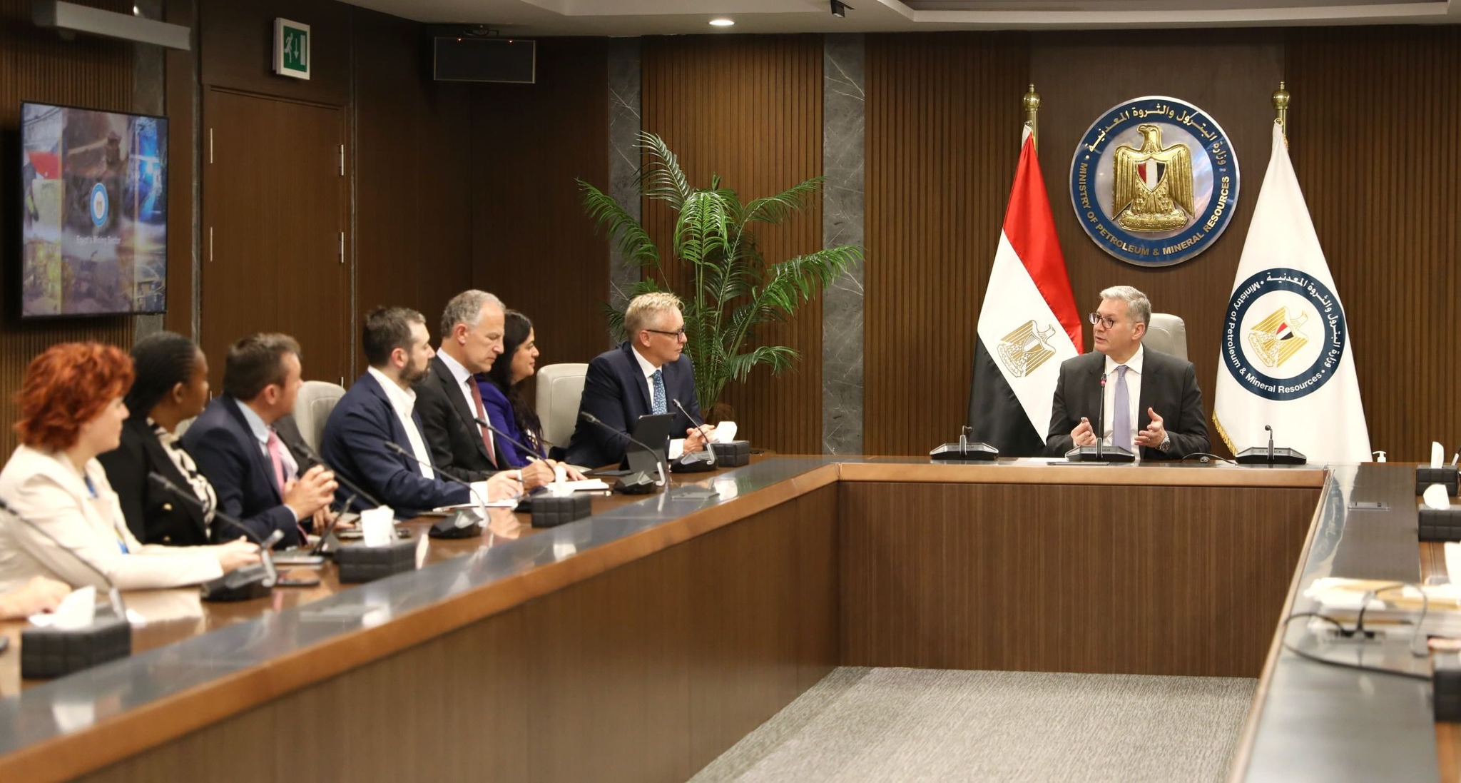 وزير البترول يلتقي وفد انجلوجولد اشانتي العالمية