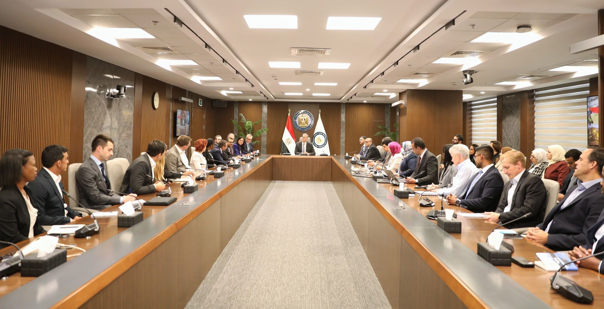 وزير البترول يلتقي وفد انجلوجولد اشانتي العالمية