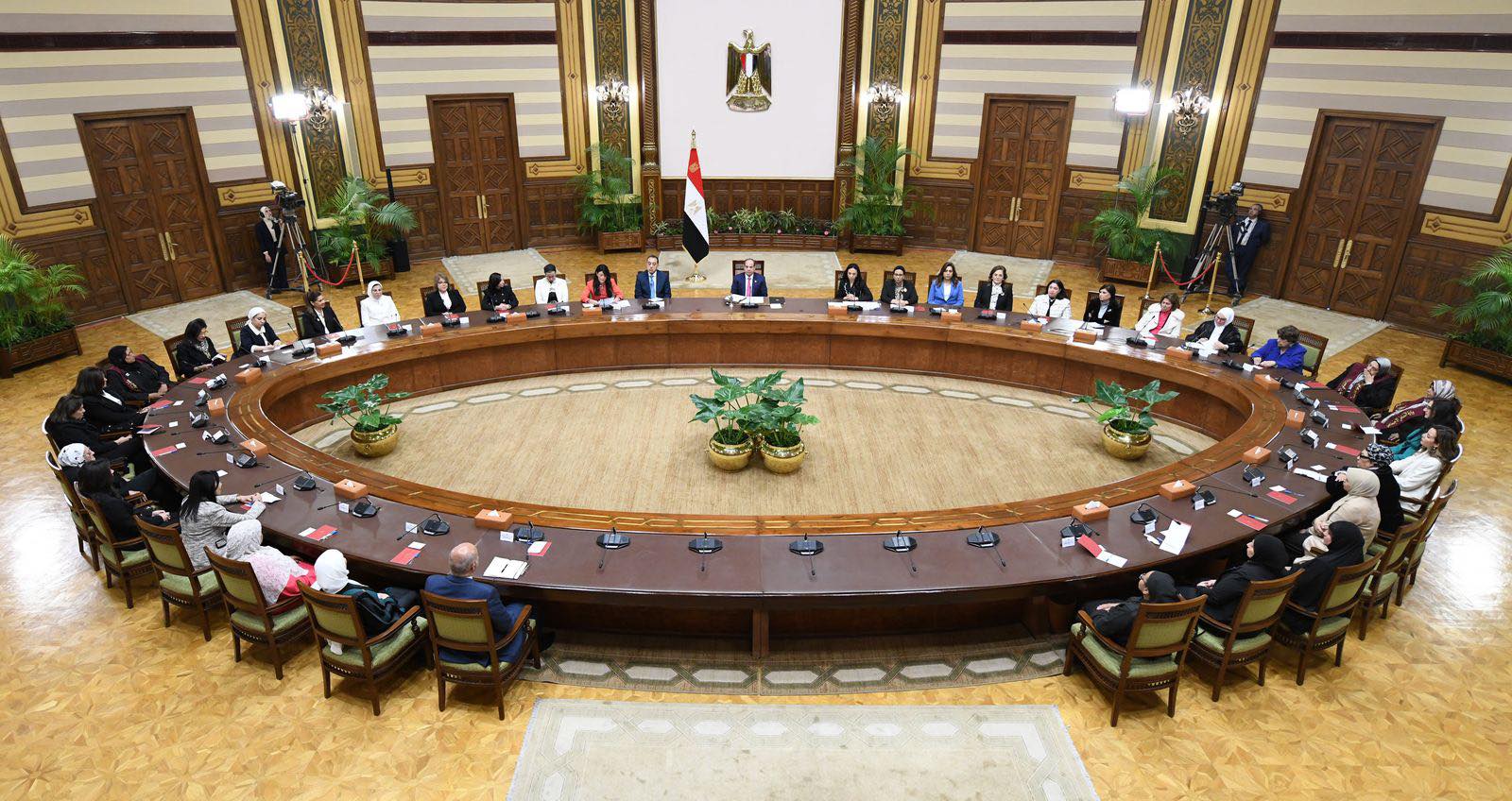 الرئيس السيسي في لقاء المرأة المصرية والأم المثالية