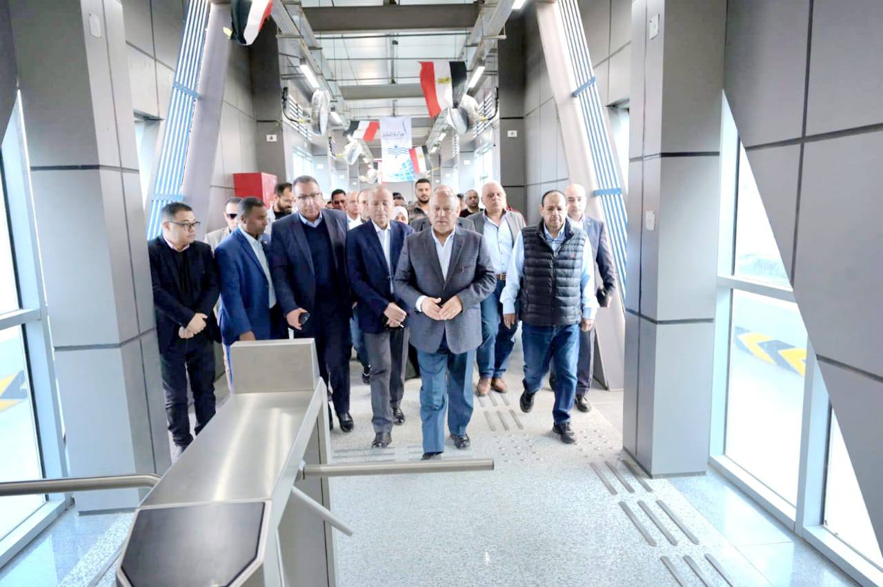 الوزير يتفقد استعدادات تشغيل الأتوبيس الترددي BRT