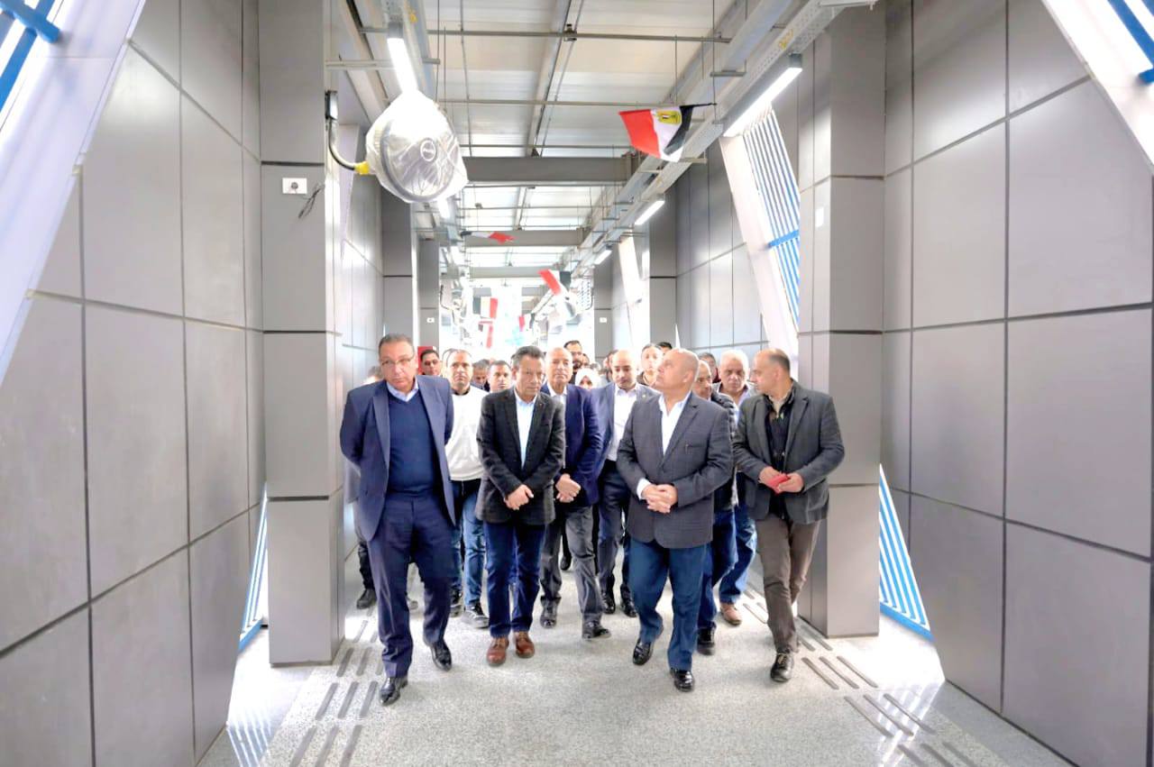 الوزير يتفقد استعدادات تشغيل الأتوبيس الترددي BRT