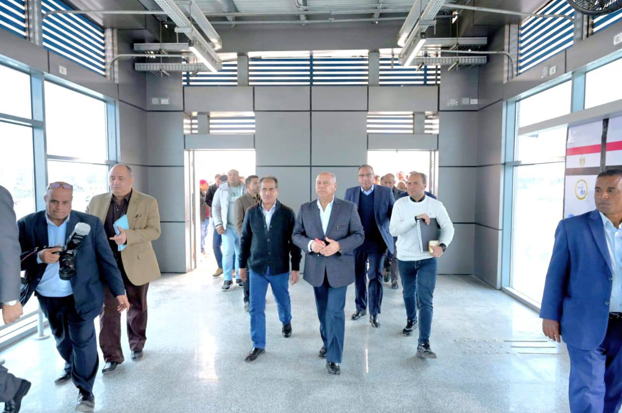 الوزير يتفقد استعدادات تشغيل الأتوبيس الترددي BRT