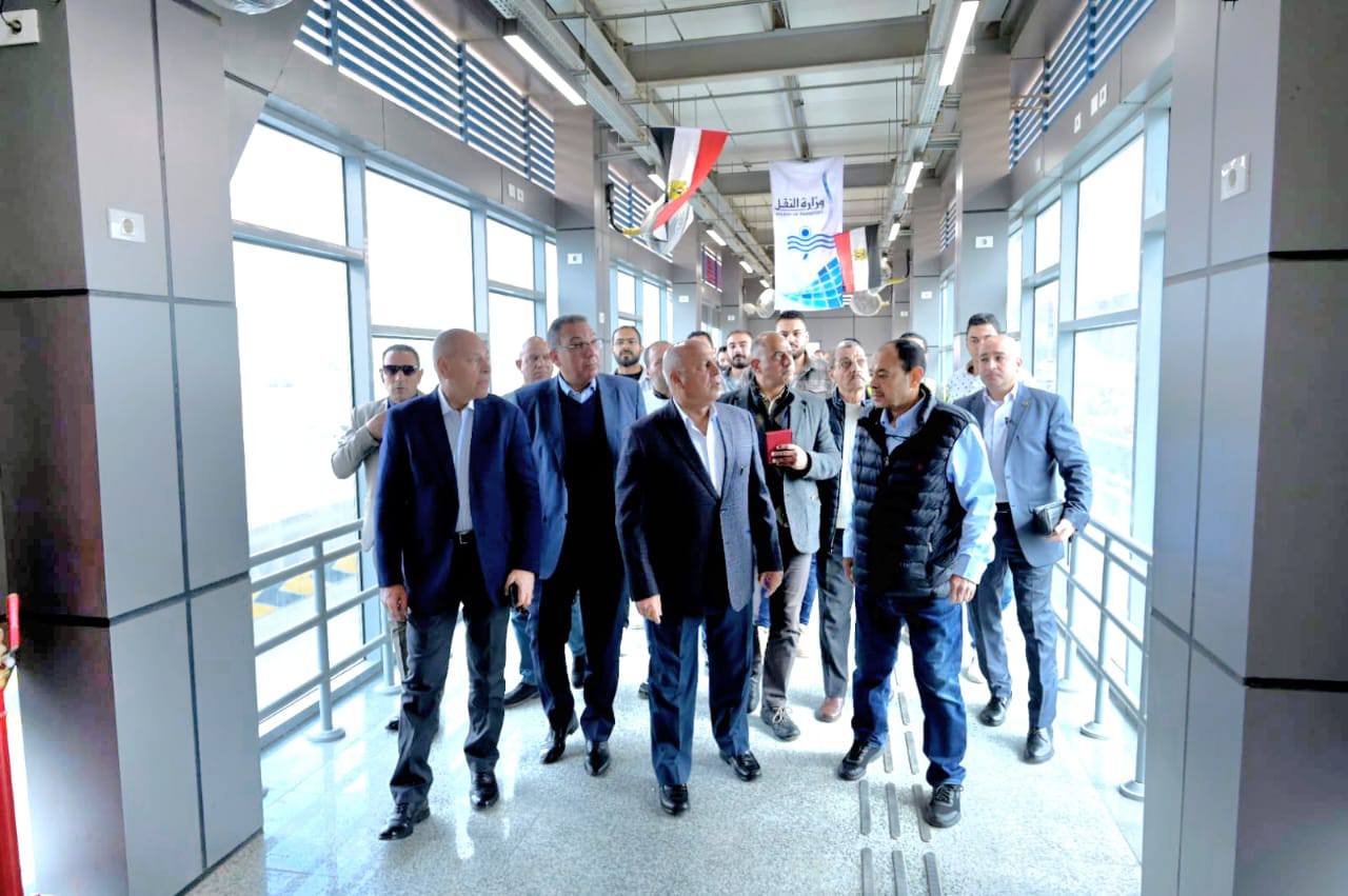 الوزير يتفقد استعدادات تشغيل الأتوبيس الترددي BRT