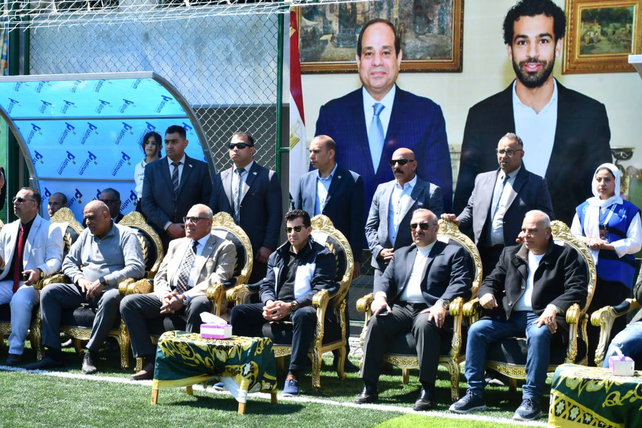 وزير الرياضة ورئيس الهيئة العربية للتصنيع يفتتحان مركز شباب محمد صلاح