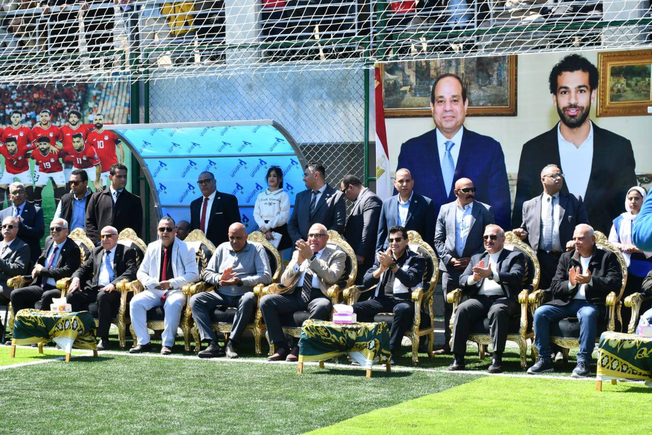 وزير الرياضة ورئيس الهيئة العربية للتصنيع يفتتحان مركز شباب محمد صلاح