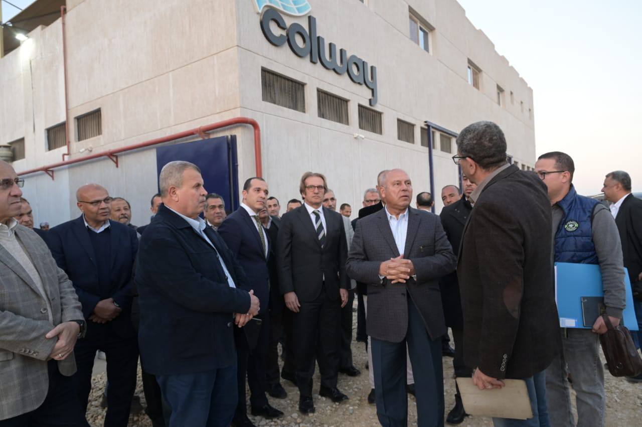 وزير الصناعة والنقل يزرو مصنع كولواي الأسبانية