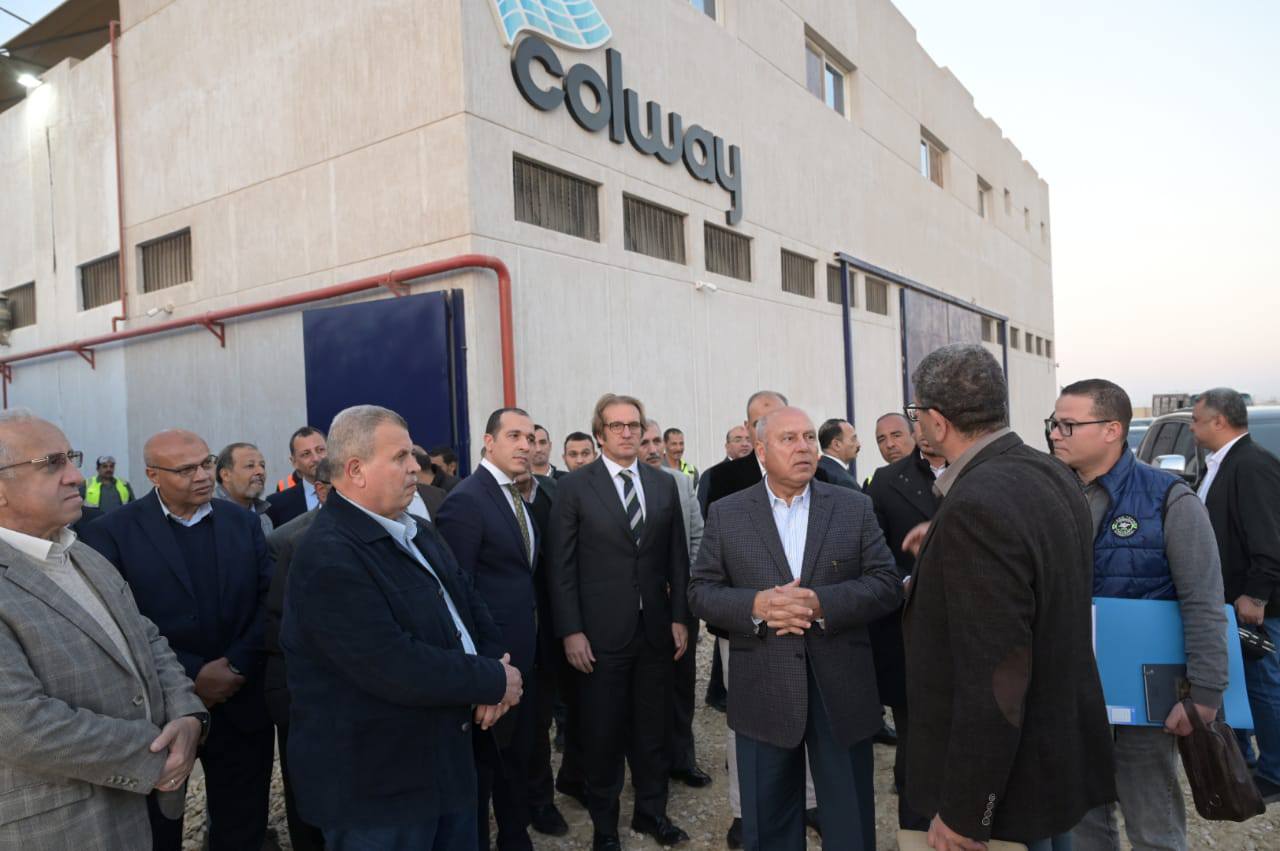 وزير الصناعة والنقل يزرو مصنع كولواي الأسبانية