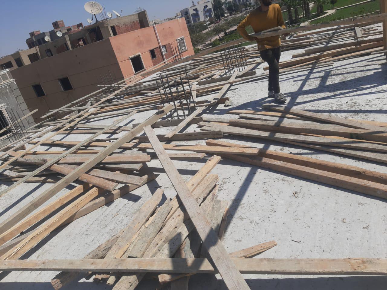 حملات إزالة لمخالفات بناء وتعديات بمدن الشروق و6 أكتوبر وبدر