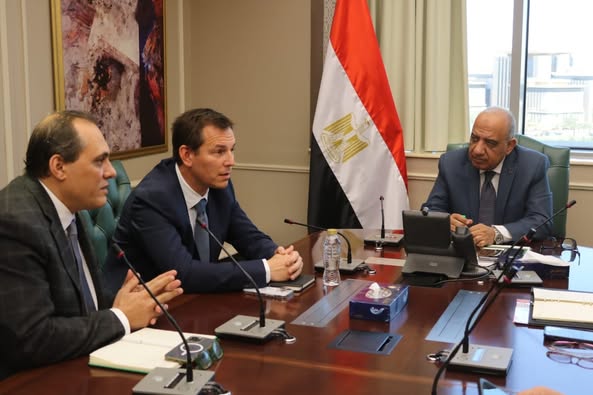 وزير الكهرباء يلتقي الرئيس الإقليمي لشركة شنايدر إليكتريك