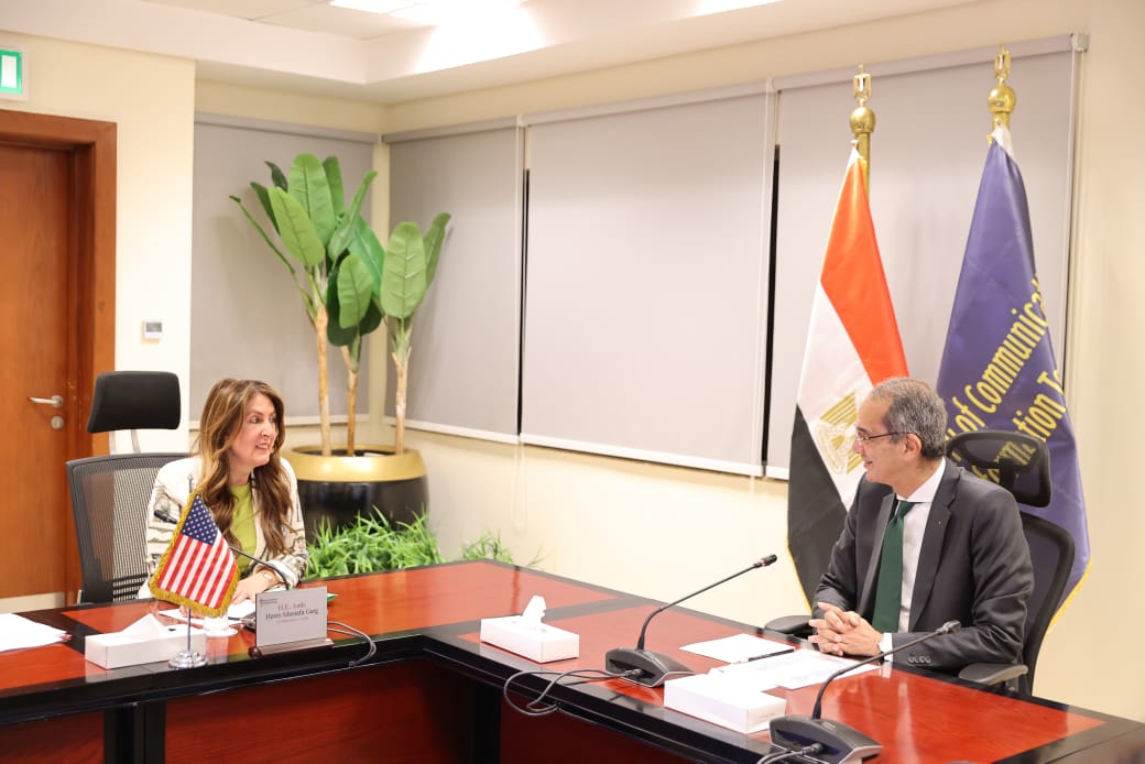 وزير الاتصالات يلتقي سفيرة الولايات المتحدة الأمريكية