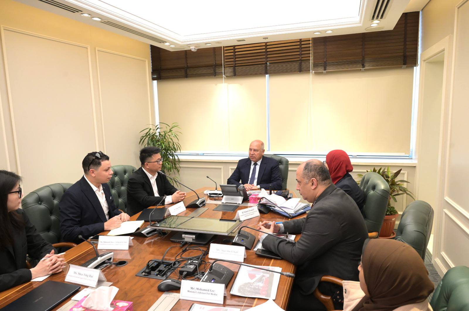 وزير الصناعة والنقل يجتمع مع مجموعة ديلي الصينية