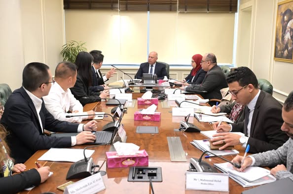 وزير الصناعة والنقل يجتمع مع مجموعة ديلي الصينية
