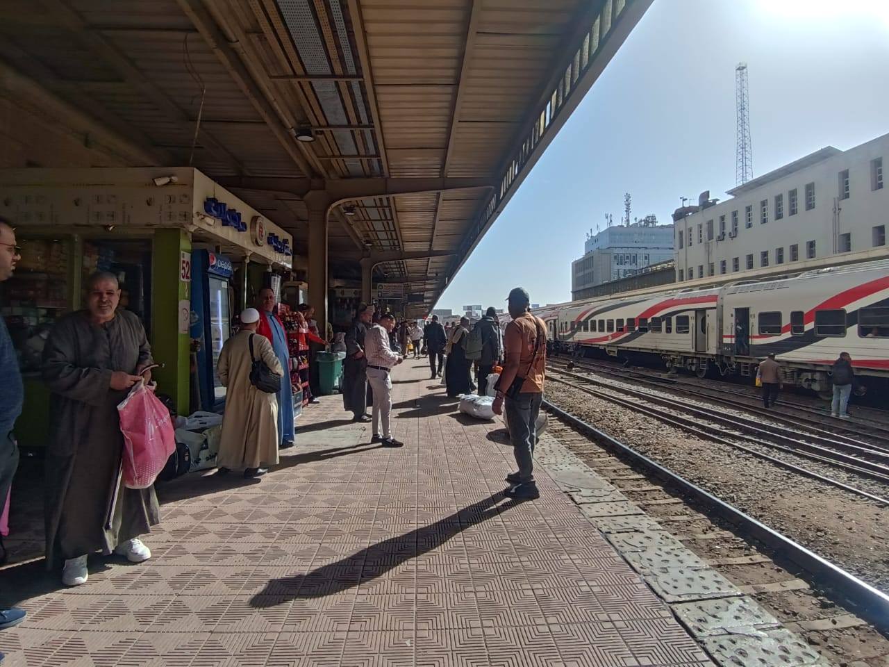 الوزير يتابع انتظام العمل بمرافق النقل والمواصلات