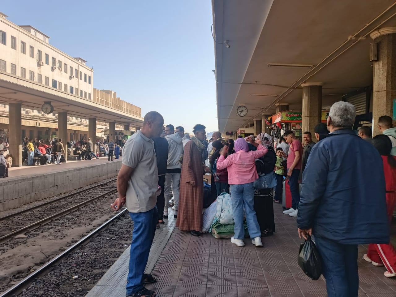 الوزير يتابع انتظام العمل بمرافق النقل والمواصلات