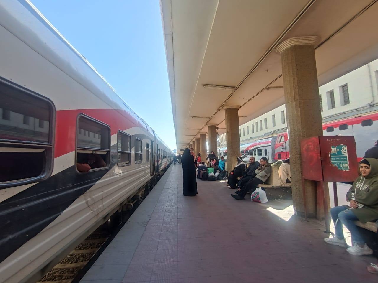 الوزير يتابع انتظام العمل بمرافق النقل والمواصلات