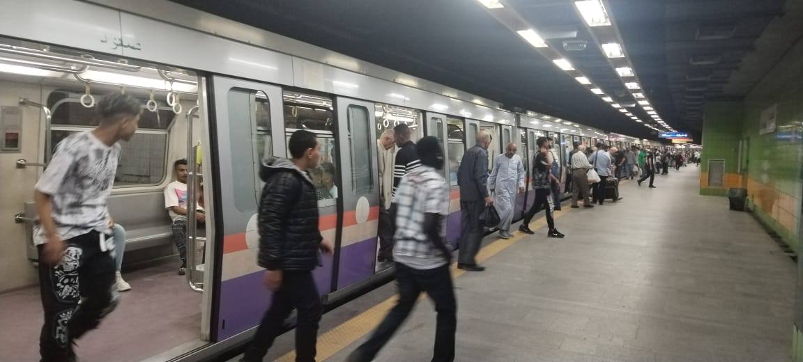 الوزير يتابع انتظام العمل بمرافق النقل والمواصلات