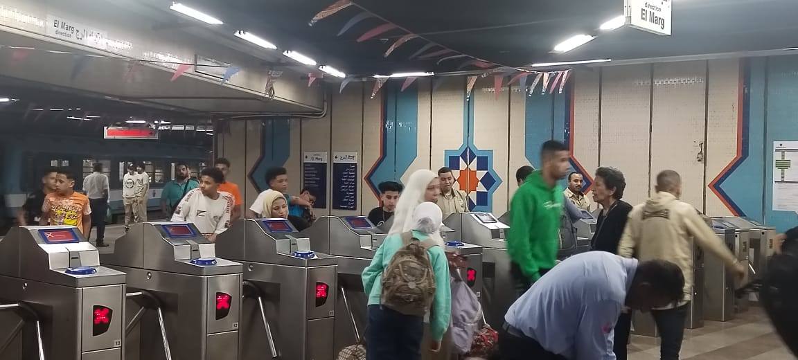الوزير يتابع انتظام العمل بمرافق النقل والمواصلات