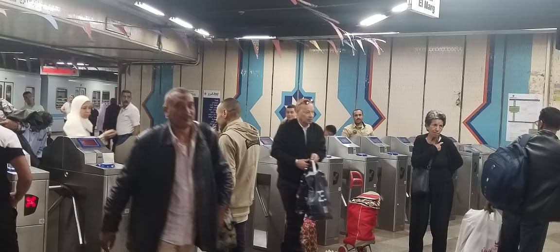 الوزير يتابع انتظام العمل بمرافق النقل والمواصلات