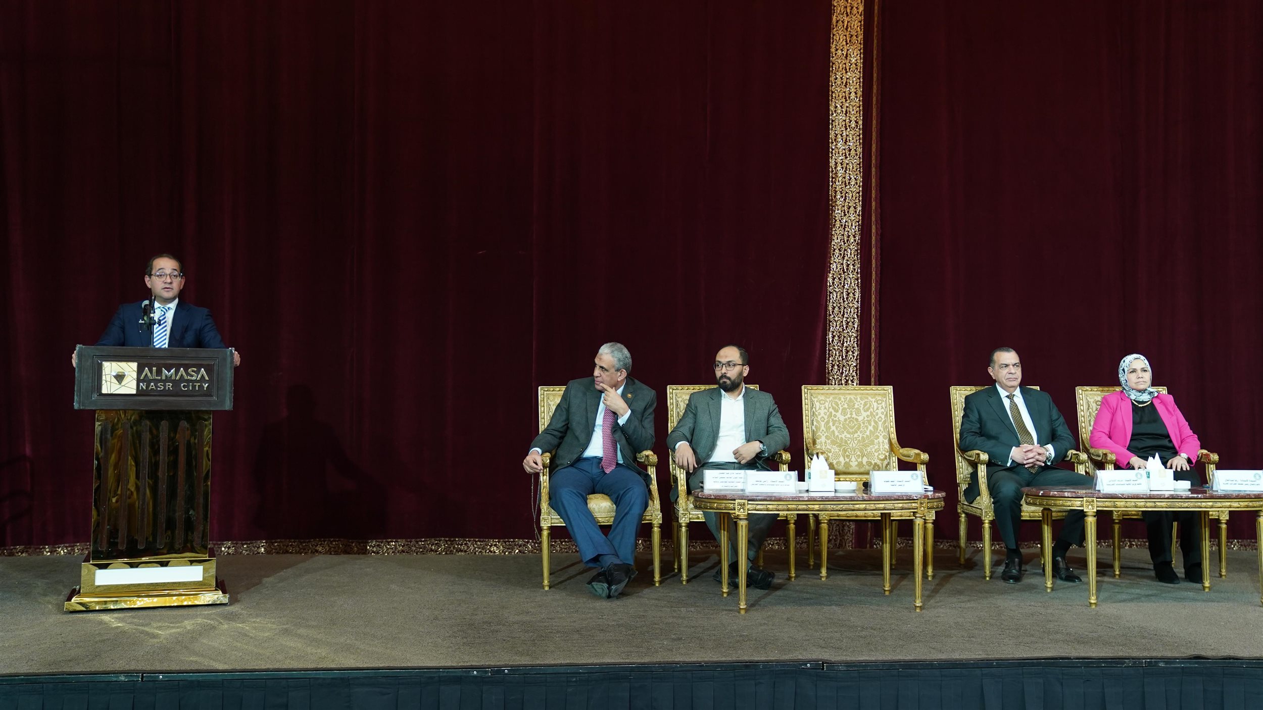 وزير المالية في حوار مفتوح مع القيادات والأعضاء التنفيذيين بالمأموريات الضريبية